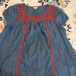 Embroidered denim shirt.